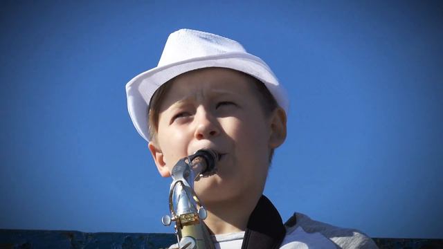 Мальчик, девочка и саксофон смотреть онлайн