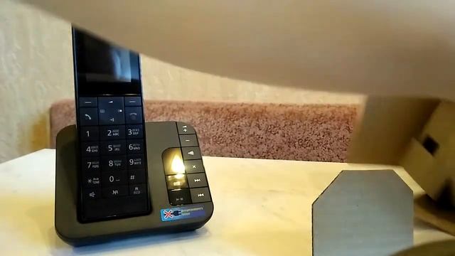 Распаковка - Беспроводной телефон Panasonic KX-TGH220RUB смотреть онлайн