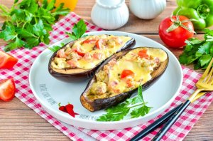 КАК ПРИГОТОВИТЬ БАКЛАЖАНЫ В МИКРОВОЛНОВКЕ ЦЕЛИКОМ С СЫРОМ