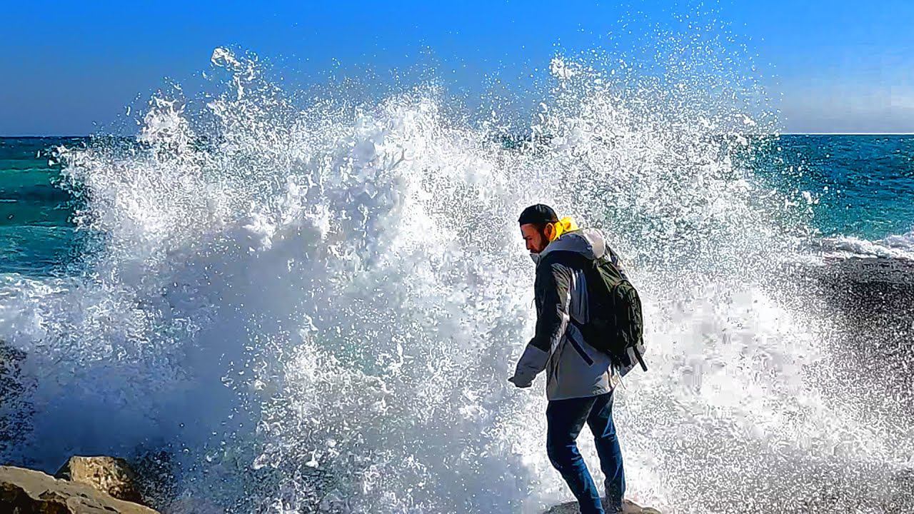 Страшный ШТОРМ в Крыму. Парень стоял слишком близко. Я был ОШАРАШЕН. Как РОССИЯ изменила КРЫМ 2022 смотреть онлайн