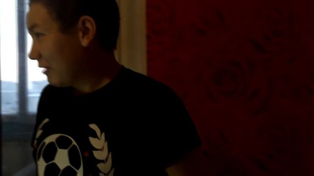 ШКОЛЬНИКИ  СЪЕЛИ РОЛЛТОН ЗАВАРЕННЫЙ В МОЛОКЕ.