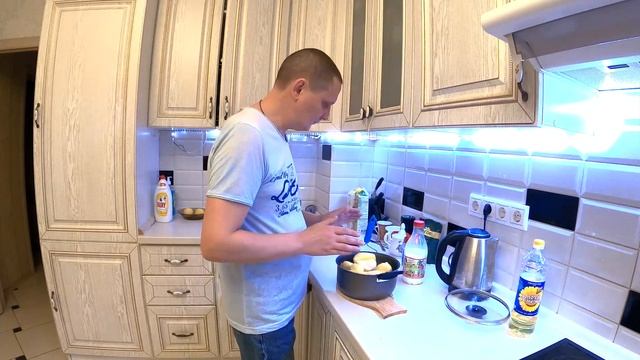 Будни холостяка. Часть 3.Готовлю обед для себя и братюни. смотреть онлайн