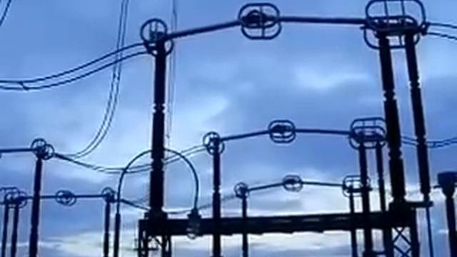 Отключение зарядного тока разъединителем 330 кВ (Disabling charging current 330 kV disconnector) смотреть онлайн