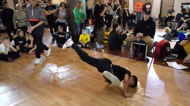 отбор до 2 лет #14 #25 - брейкданс батл WINTER WARS 2020 смотреть онлайн