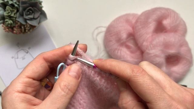 Шапка-бини из мохера лицевой гладью смотреть онлайн