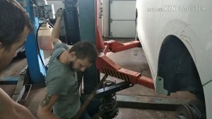 Установка передних проставок 20 мм на Toyota Voxy hybrid 2014