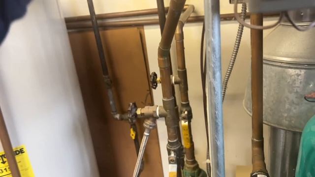 Homeowner Tries To Fix Gas Boiler and Fails Miserably How to Bled or Purge Zones смотреть онлайн
