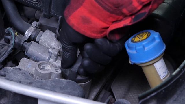 How to check the fluid levels Fiat 500 1.2 8V ? смотреть онлайн