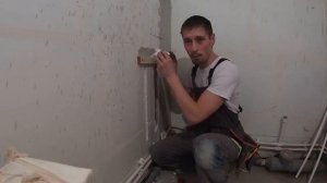 Установка планки смесителя.