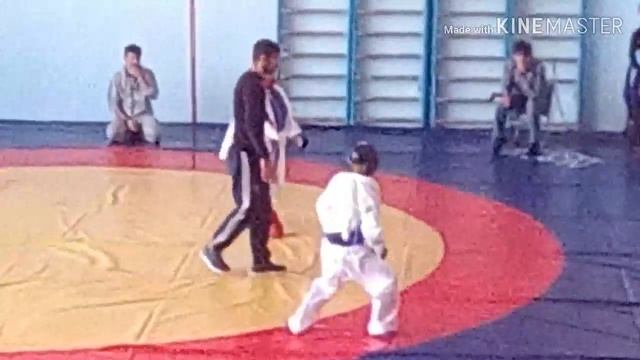Армейский Рукопашный Бой борец против пойца борец победил смотреть онлайн