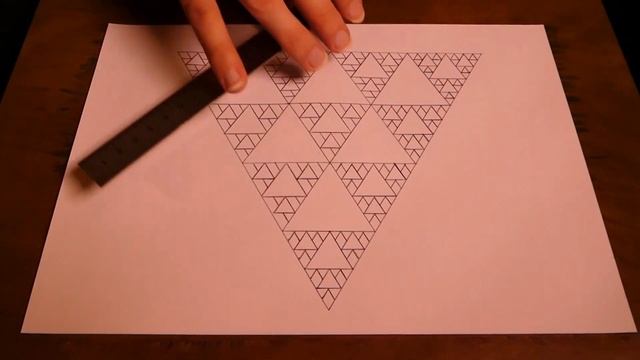 Drawing Fractal Triangle Pattern Based On Sierpinski Construction смотреть онлайн