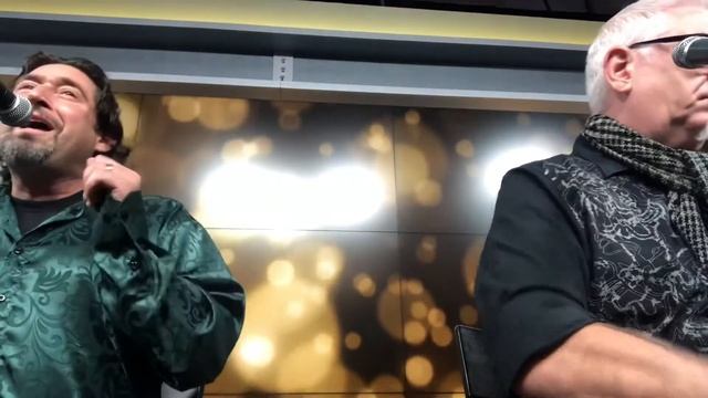 Hello It’s Me (Rundgren) - The Little Steve-O Duo смотреть онлайн