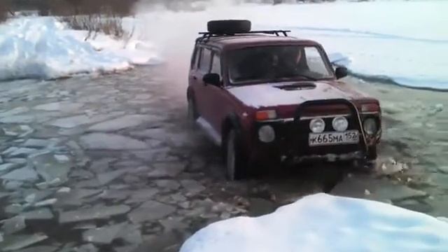 Нива Ледокол. Колем лёд передним бампером. смотреть онлайн