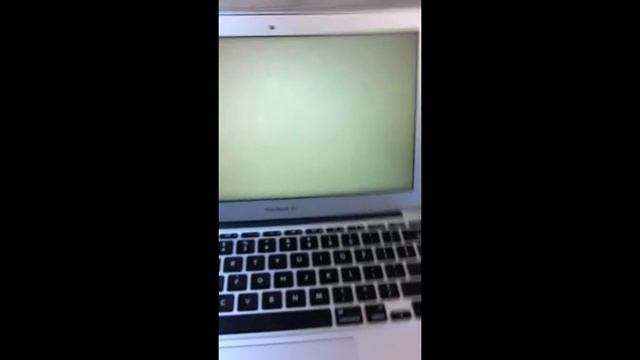 MacBook Air First Boot Up April 2012 смотреть онлайн