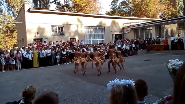 Танцы. Танцы , танцуют девчонки.. смотреть онлайн