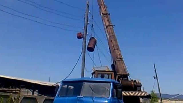 Монтаж линии 0,4кВ в бочке, только русские так могут!