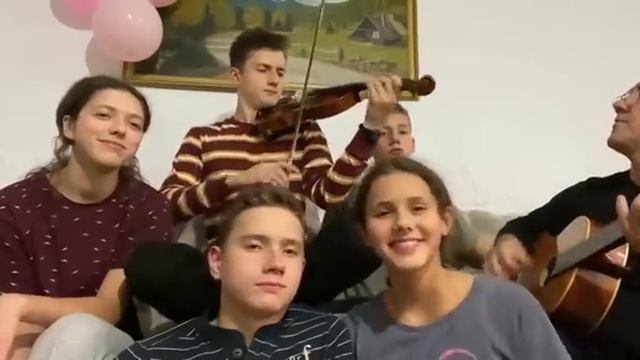 НОВАЯ ПЕСНЯ «В городке где пришлось мне родиться» || поют Перебиковские смотреть онлайн