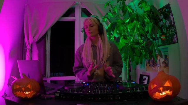 AIS - Soul Seleeecta - Intelligent DnB Mix Autumn 2023 смотреть онлайн