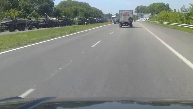 Колонна РСЗО «Ураган»- на выезде из Харькова в Донецк смотреть онлайн