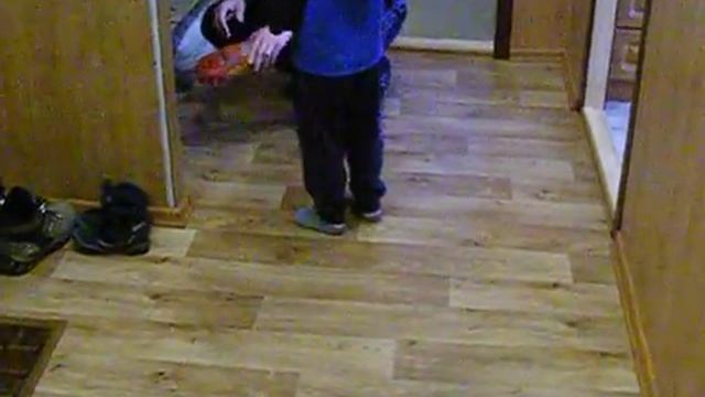 08 01 16 Илья пробует катать тачку Макквина подарок крестного Вовы смотреть онлайн