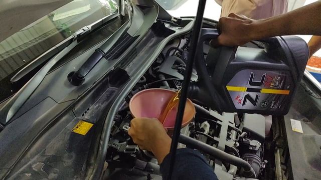Toyota CH-R Engine oil change Zic X7 FE 0W-30 4.2L | @Bilalahmedvlog #automobile смотреть онлайн