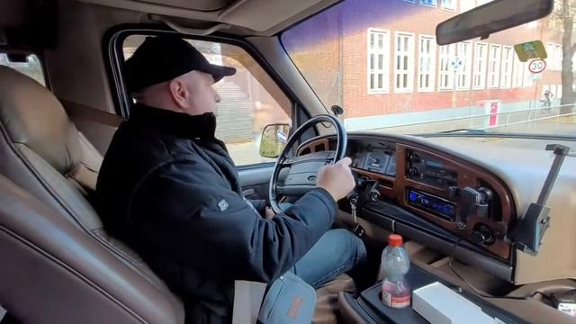 Ford Econoline E-150 Conversion Van. смотреть онлайн