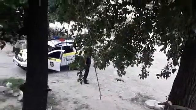 Побил и довёл бабушку до слёз смотреть онлайн