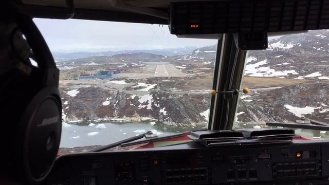 Great approach and landing at Ilulissat, Greenland with an Air Greenland DHC-7 смотреть онлайн