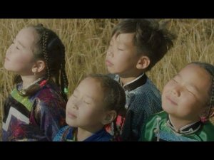 Үүлэн саашаа, наран наашаа - Тучка уйди, а солнце приди,/ Мүнгэн хонхонууд