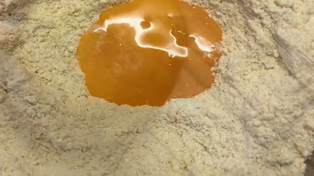 Пироги с вишней и изюмом