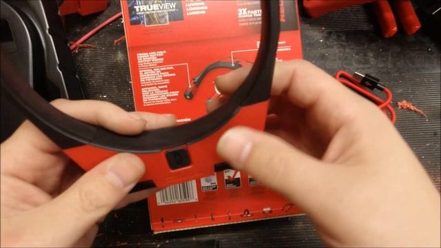 Quick Look at the Milwaukee REDLITHIUM™ USB 400L Neck Light смотреть онлайн