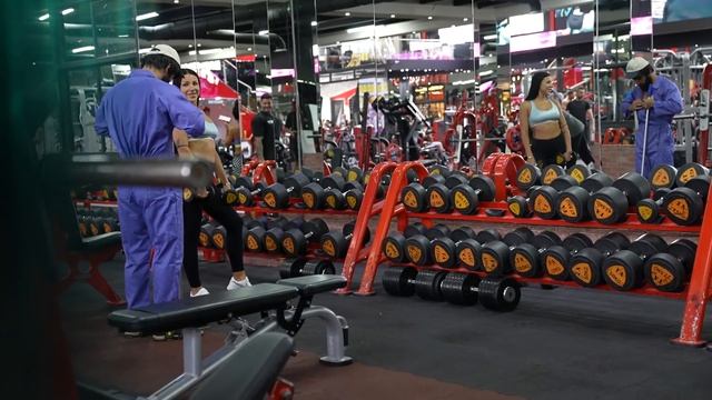 Мастер Спорта притворился УБОРЩИКОМ в ЗАЛЕ DUBAI #18 | GYM PRANK смотреть онлайн