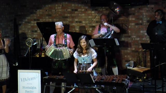 Zirkus Renz Oktoberfest Xylophone/Wooden Laughter German Polka Music with Vivacity Band смотреть онлайн