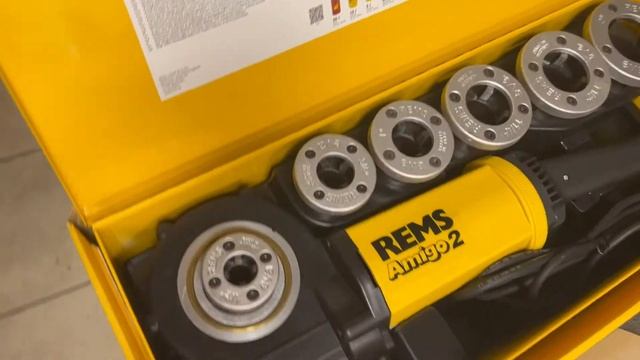 РАСПАКОВКА REMS Амиго 2 Электрический резьбонарезной клупп с быстросменными головками смотреть онлайн