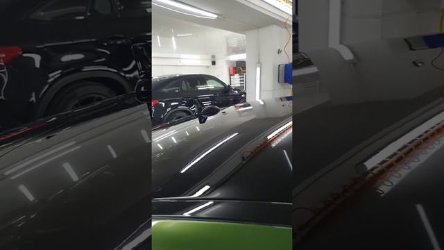 Mercedes CLS 250 - полная оклейка автомобиля супер блестящей зелёной плёнкой и целый комплекс работ смотреть онлайн