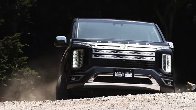 2019 Mitsubishi Delica D:5 (Off-Roading  Video)