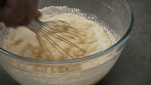 Argentine Style Coconut & Dulce de Leche Tart смотреть онлайн