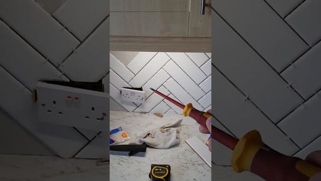 Herringbone tiling - AVOID MISTAKES смотреть онлайн