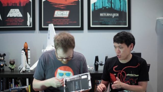 iPad Autopsy - Will and Norm Disassemble Apple's New iPad смотреть онлайн