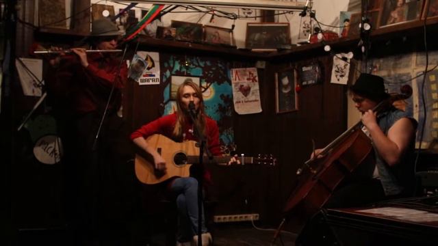 Ната Котовская и какие-то люди - Хирург смотреть онлайн