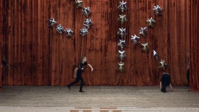 Первый год обучения, средняя группа 7-9 лет STARKIDS 2017-2018 смотреть онлайн