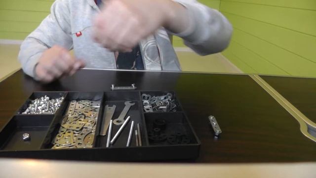 Делаем Spinner без подшипника! Spinner из металлического конструктора! смотреть онлайн