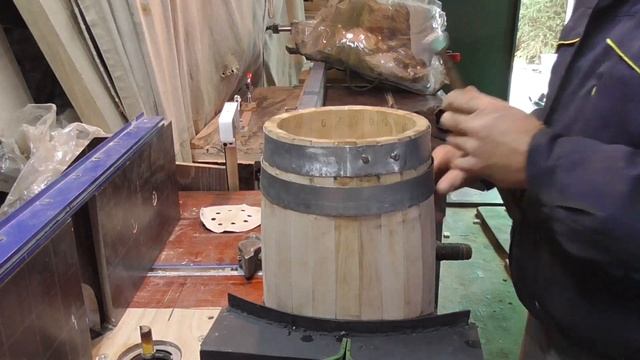 Учимся делать бочки 5. Сборка остова бочки. Incredible Barrel Making Hack: Learn Step 5 Now! смотреть онлайн