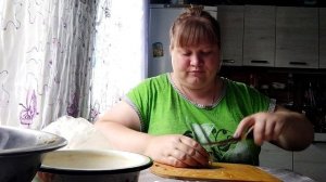 ПРОСТАЯ ЖИЗНЬ //ГОТОВИМ ТЕФТЕЛИ//ЛУКОВИКИ// СХОДИЛА В ГОСТИ.mp4