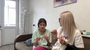 Кира делает стену поклонения. Подарки для всех. Новые привидения.