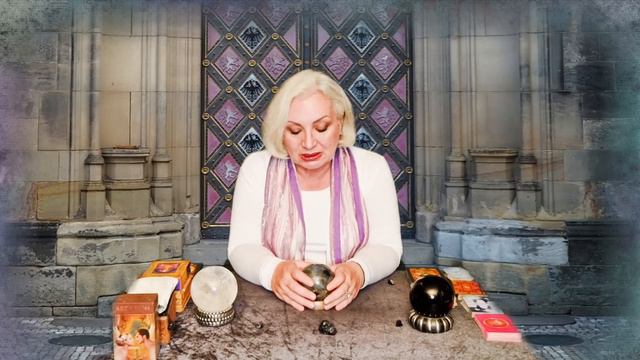The Vatican? A reading with Labradorite Crystal ball and Tarot cards. смотреть онлайн
