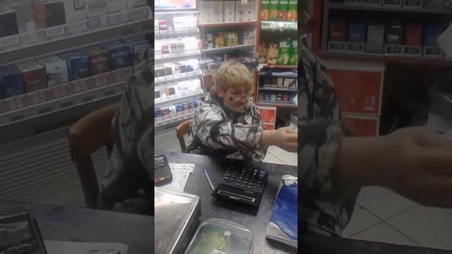 Дерзкая продавец смотреть онлайн