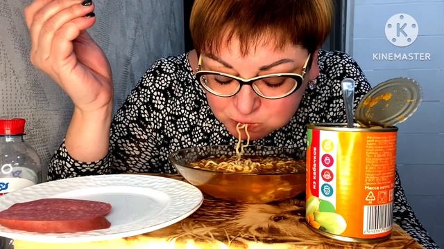 МУКБАНГ/Острая лапша,колбаса и икра из Магнита,не подумайте,что красная?/ОБЖОР НА КАМЕРУ смотреть онлайн