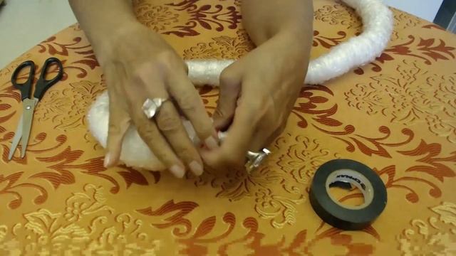 Лебеди из упаковки пластиковой смотреть онлайн