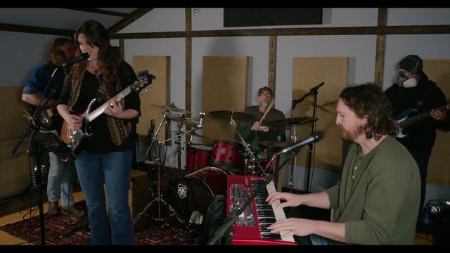 Magnolia Boulevard - About To Make Me Leave Home (Bonnie Raitt Cover) смотреть онлайн